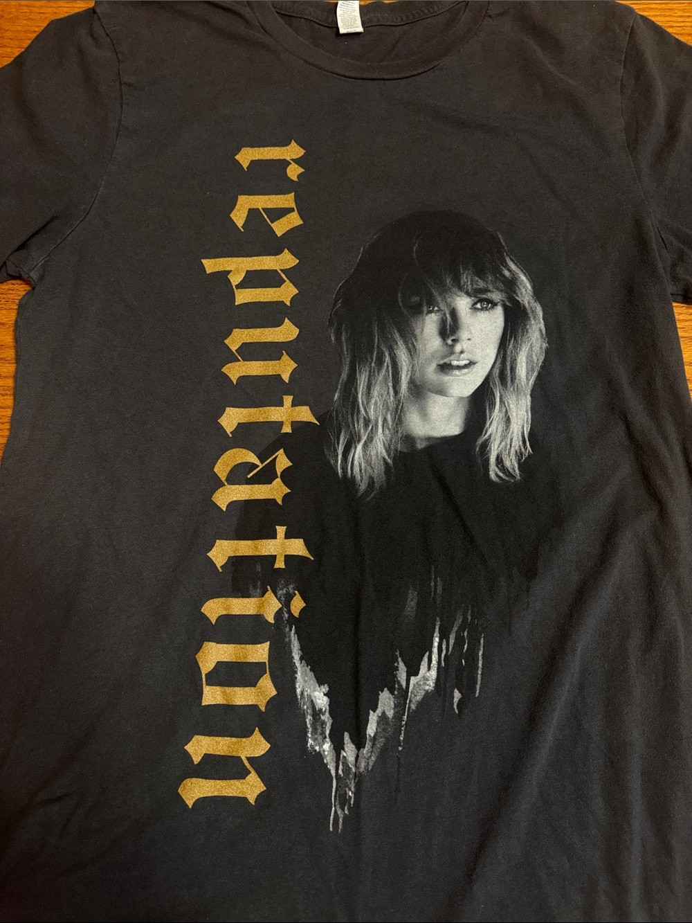 Taylor Swift Reputation Tour tshirt sz Medium/ Small - Picture 2 of 4